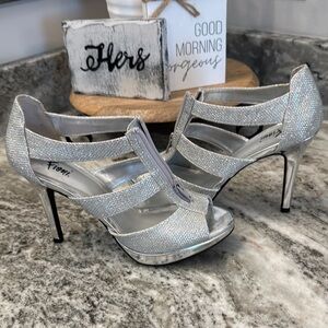 FIONI Clothing Silver Strappy Heels